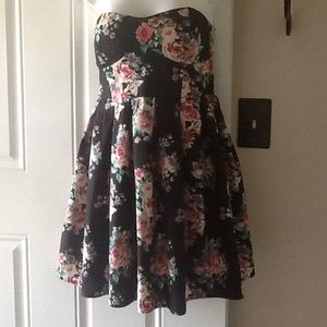 🌺Beautiful Floral Derek Heart Strapless Dress🌺