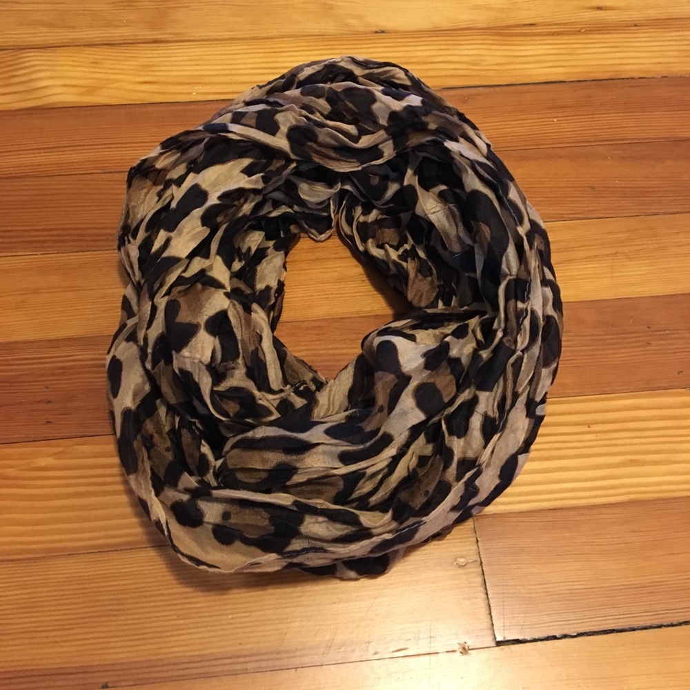 Leopard infinity scarf