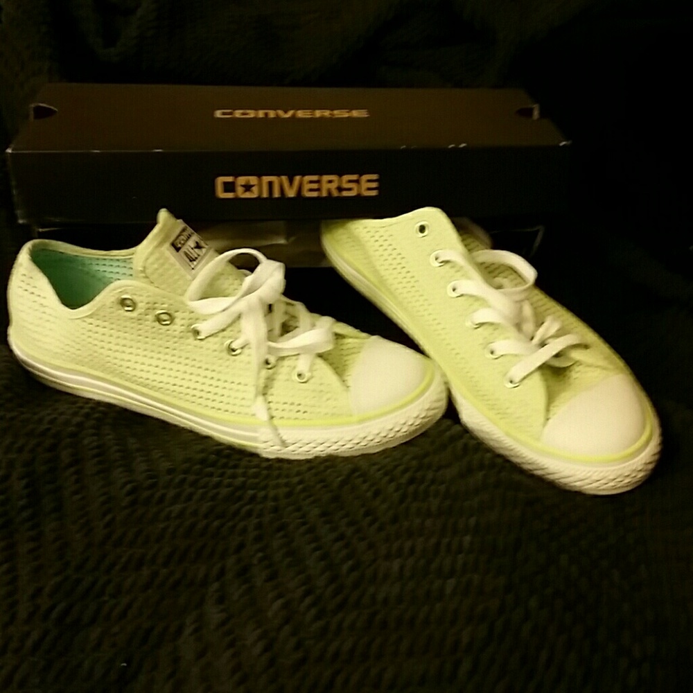 Pastel Green Converse 💚
