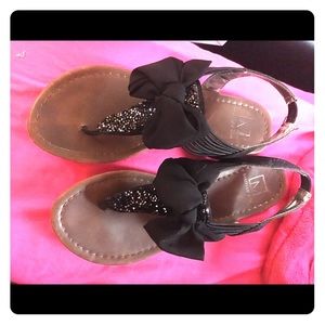 Black bow sandals