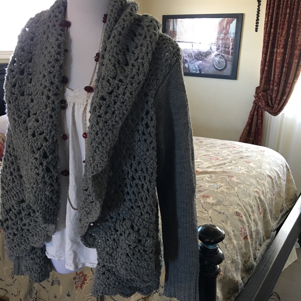 ⬇️$60 Romeo & Juliet Couture Gray Cardigan Sweater