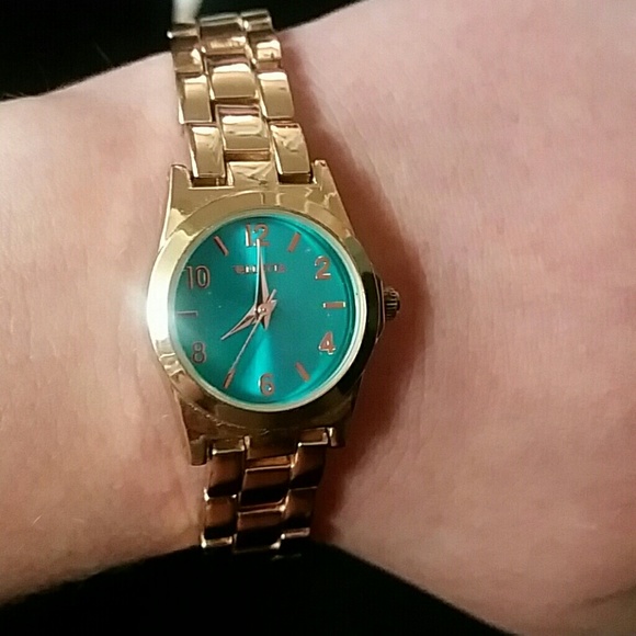 VALETTA WATCH - Picture 3 of 3