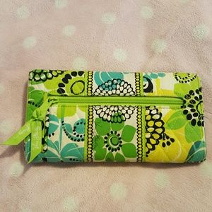 Vera Bradley Limes Up Wallet !