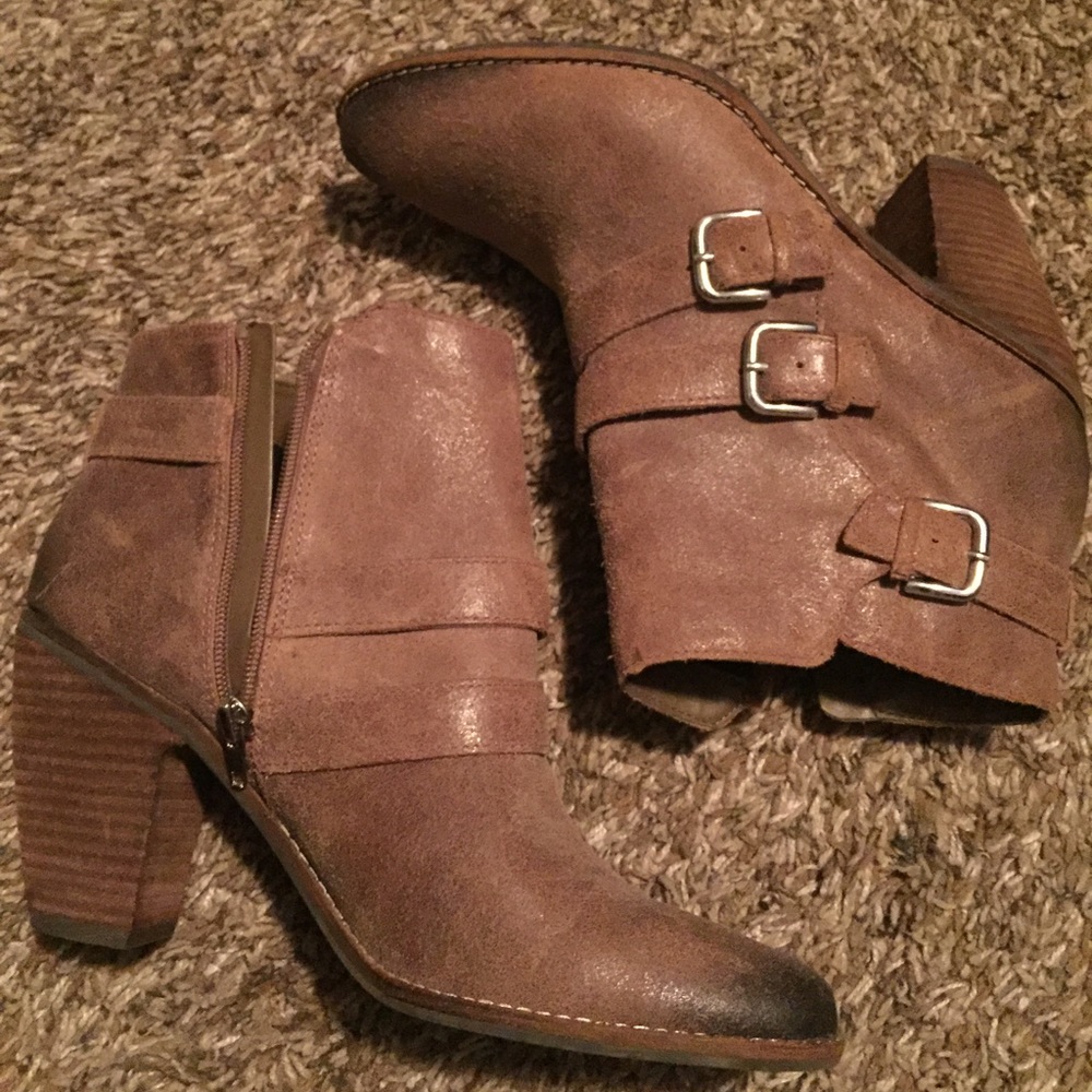 🆕 Dolce Vita brown booties