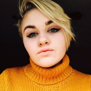 Meet your Posher, Caroline