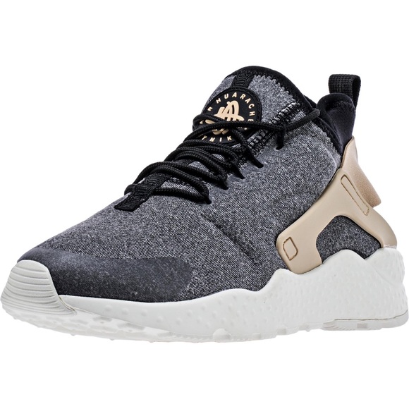 Nike Shoes - 👉🏼ISO THESE NIKES👈🏼