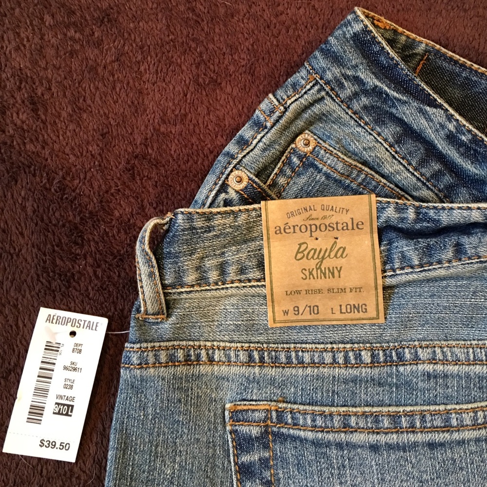*NWT* Aero Skinny, Low Rise Jeans, 9/10 Long