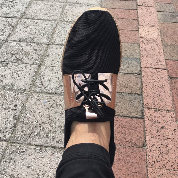 🆕Black Canvas Shoes With Rose Gold And Gold Shoes - Picture 2 of 6