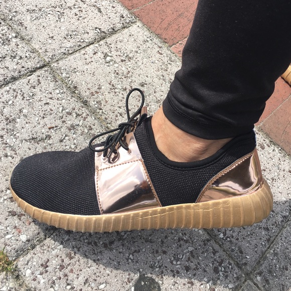 🆕Black Canvas Shoes With Rose Gold And Gold Shoes - Picture 3 of 6