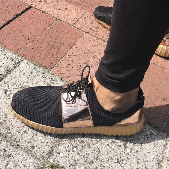 🆕Black Canvas Shoes With Rose Gold And Gold Shoes - Picture 4 of 6