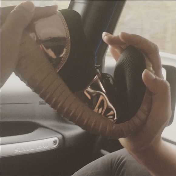 🆕Black Canvas Shoes With Rose Gold And Gold Shoes - Picture 6 of 6