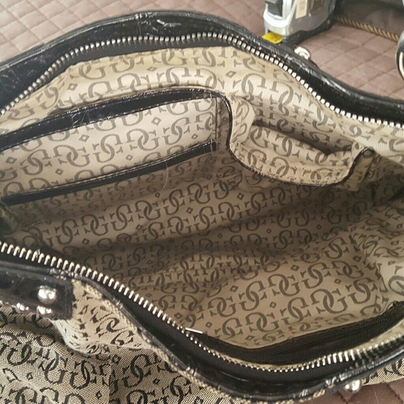 2 -Authentic Guess Purse/Bag with Matching Wallet - Picture 4 of 7