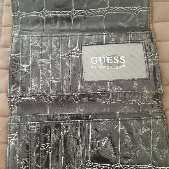 2 -Authentic Guess Purse/Bag with Matching Wallet - Picture 6 of 7