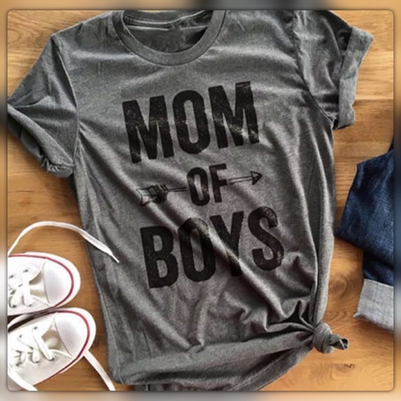 Tops - Sz M Short Sleeved "MOM" Tee