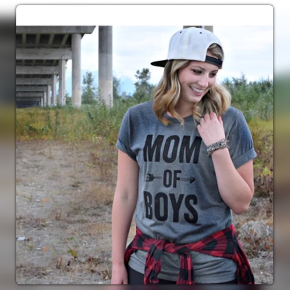 Sz M Short Sleeved "MOM" Tee - Picture 2 of 3