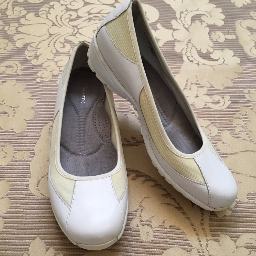 Liz Claiborne Leather Slip on wedge Heel, Size 5.5 - Picture 1 of 4