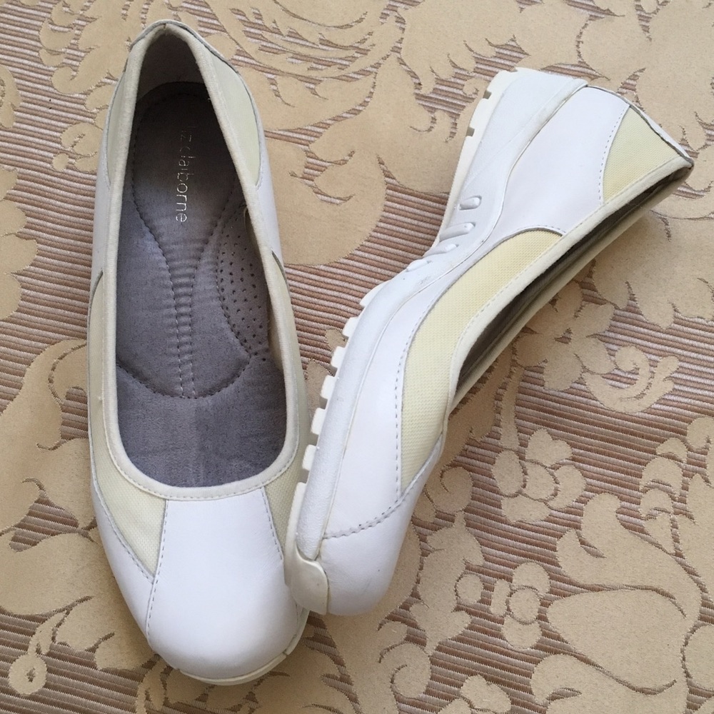Liz Claiborne Leather Slip on wedge Heel, Size 5.5 - Picture 3 of 4