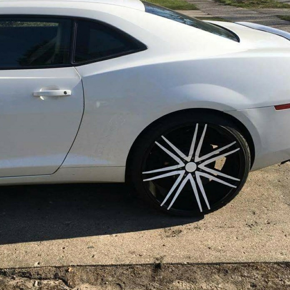 24 inc rims still look new $ 900
