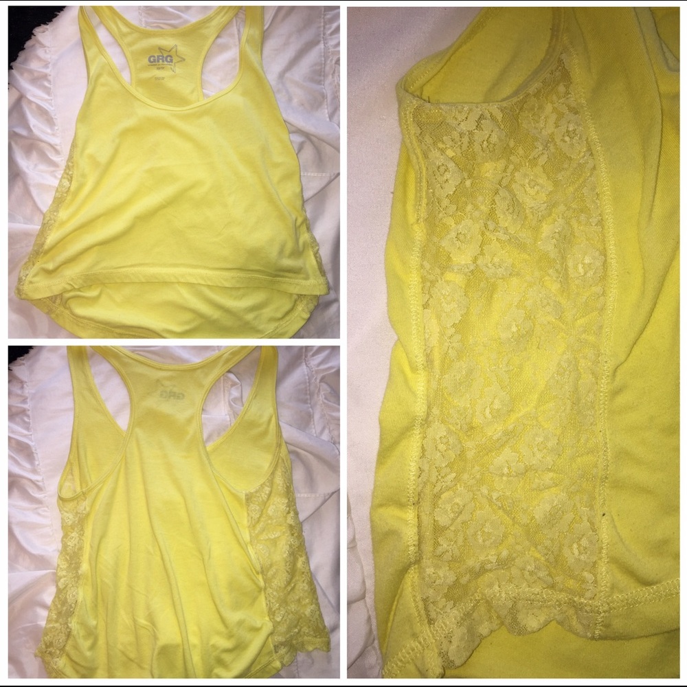 💛 Adorable Flowy crop top