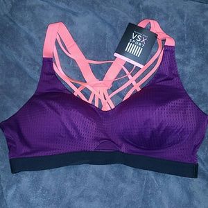 Victoria Secret sports bra NWT