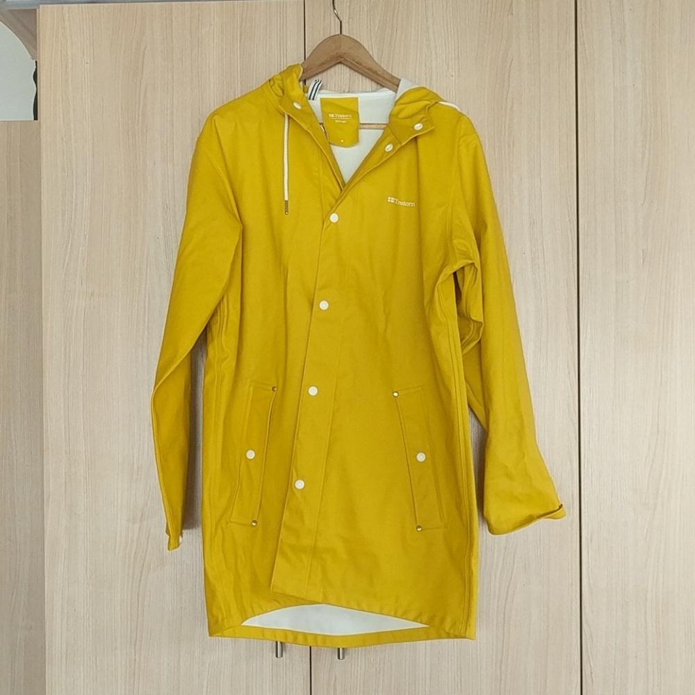 Tretorn yellow raincoat
