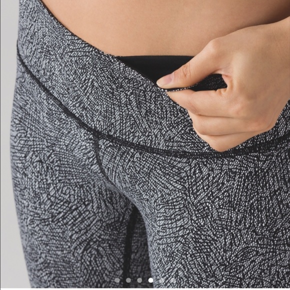 Lululemon wunder under pant black white size 4 - Picture 3 of 5
