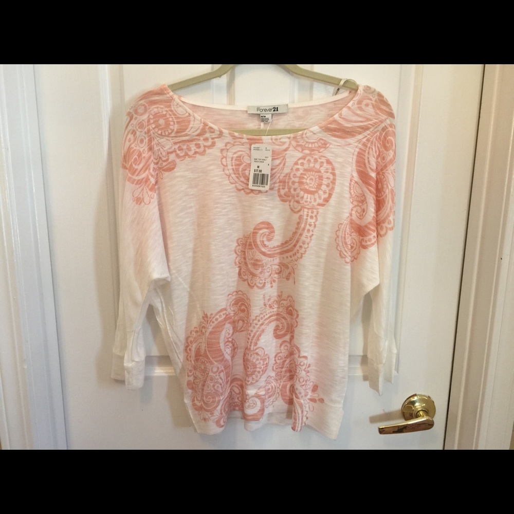 Beautiful NWT Top from Forever 21.