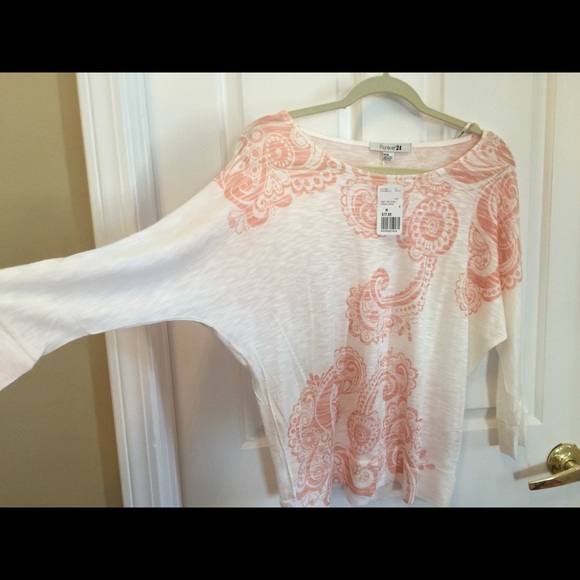 Beautiful NWT Top from Forever 21. - Picture 2 of 2