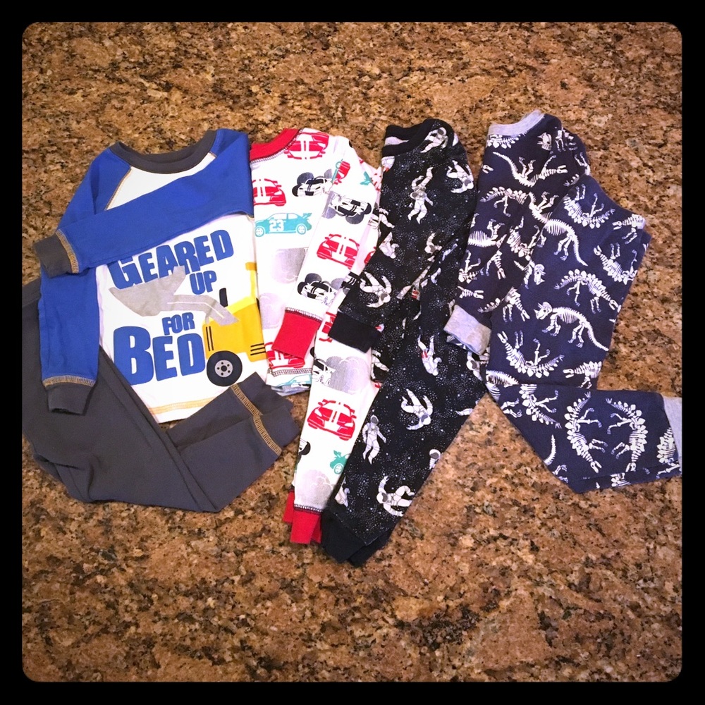 Bundle 4 pair 2T Carters pajama sets.