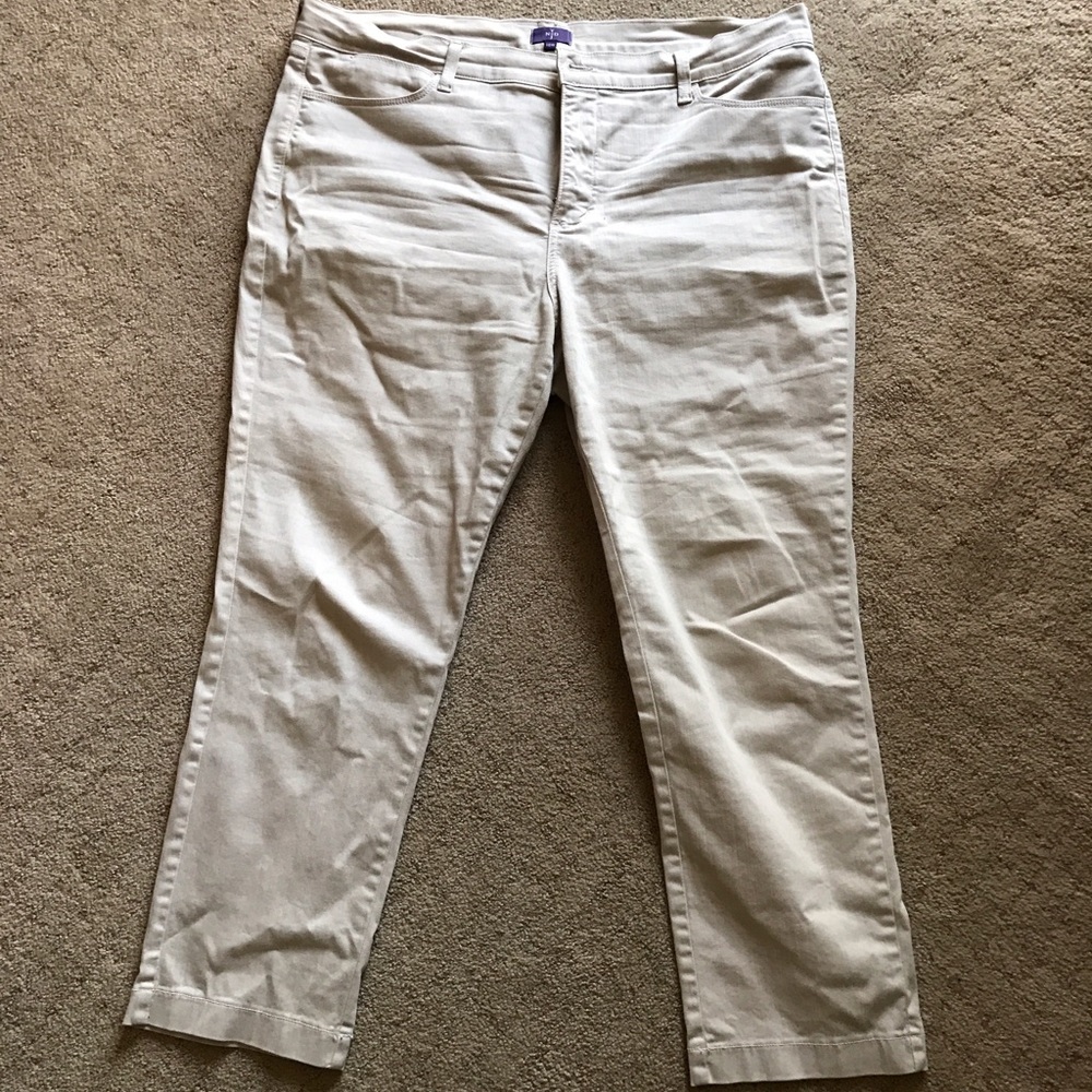 Khaki NYDJ Jeans!! ☀️