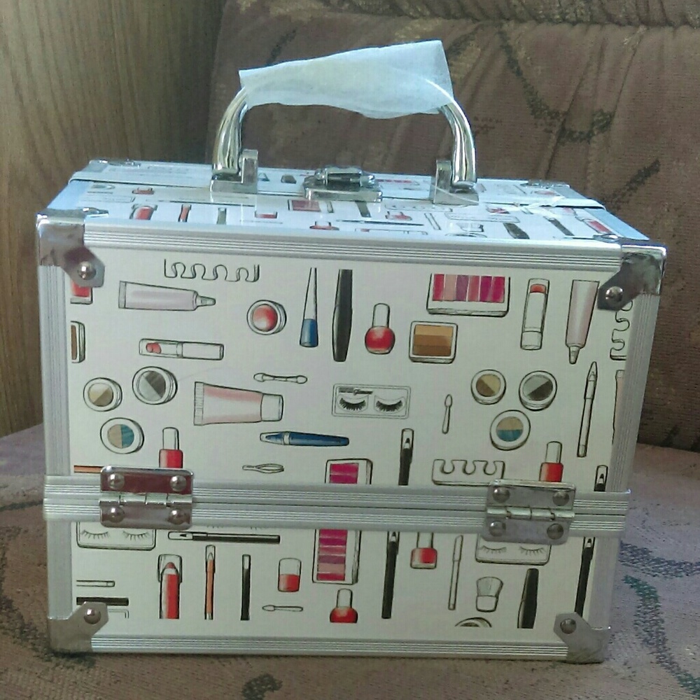NEW Caboodles Type Makeup Train Case