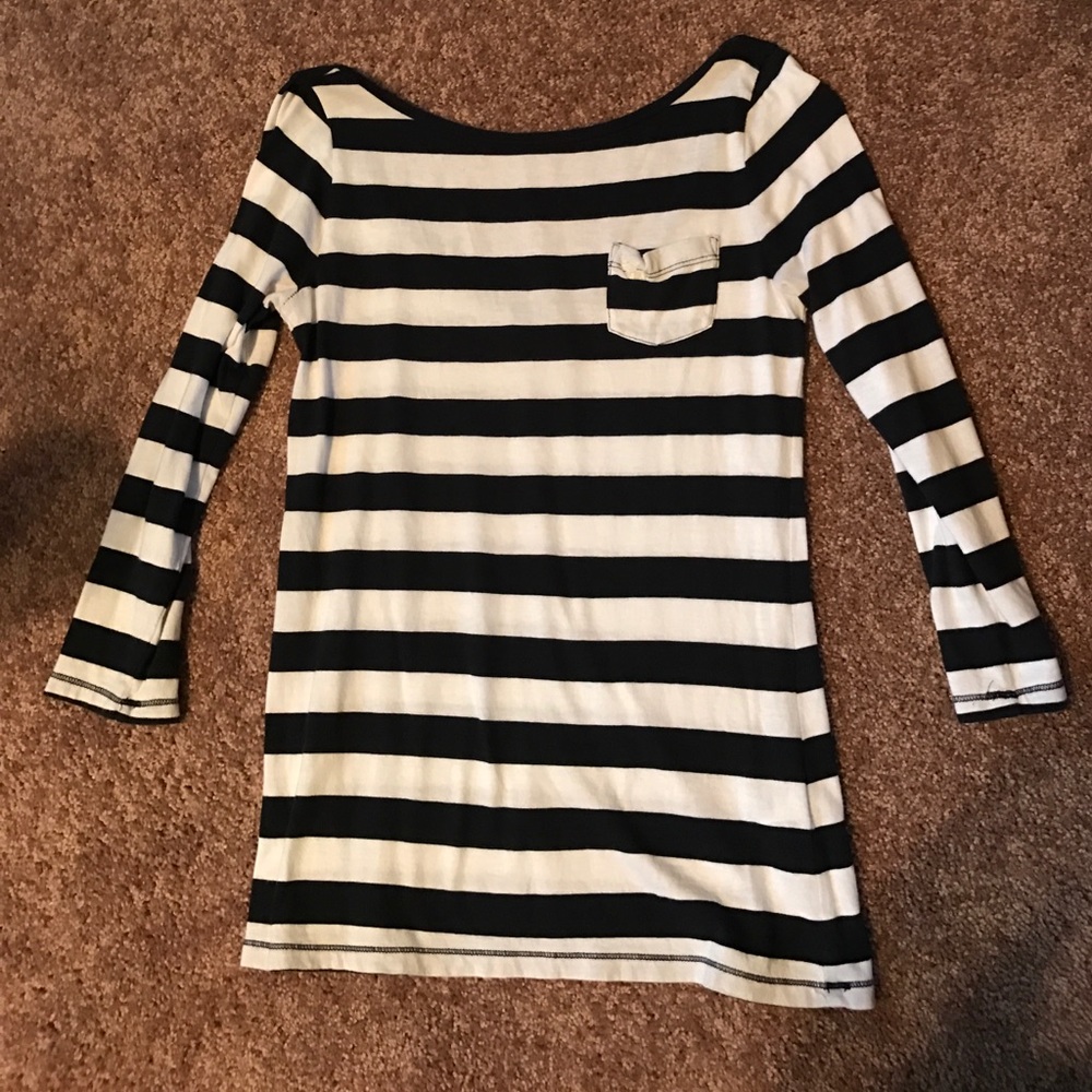 Three quarter long sleeve t shirt