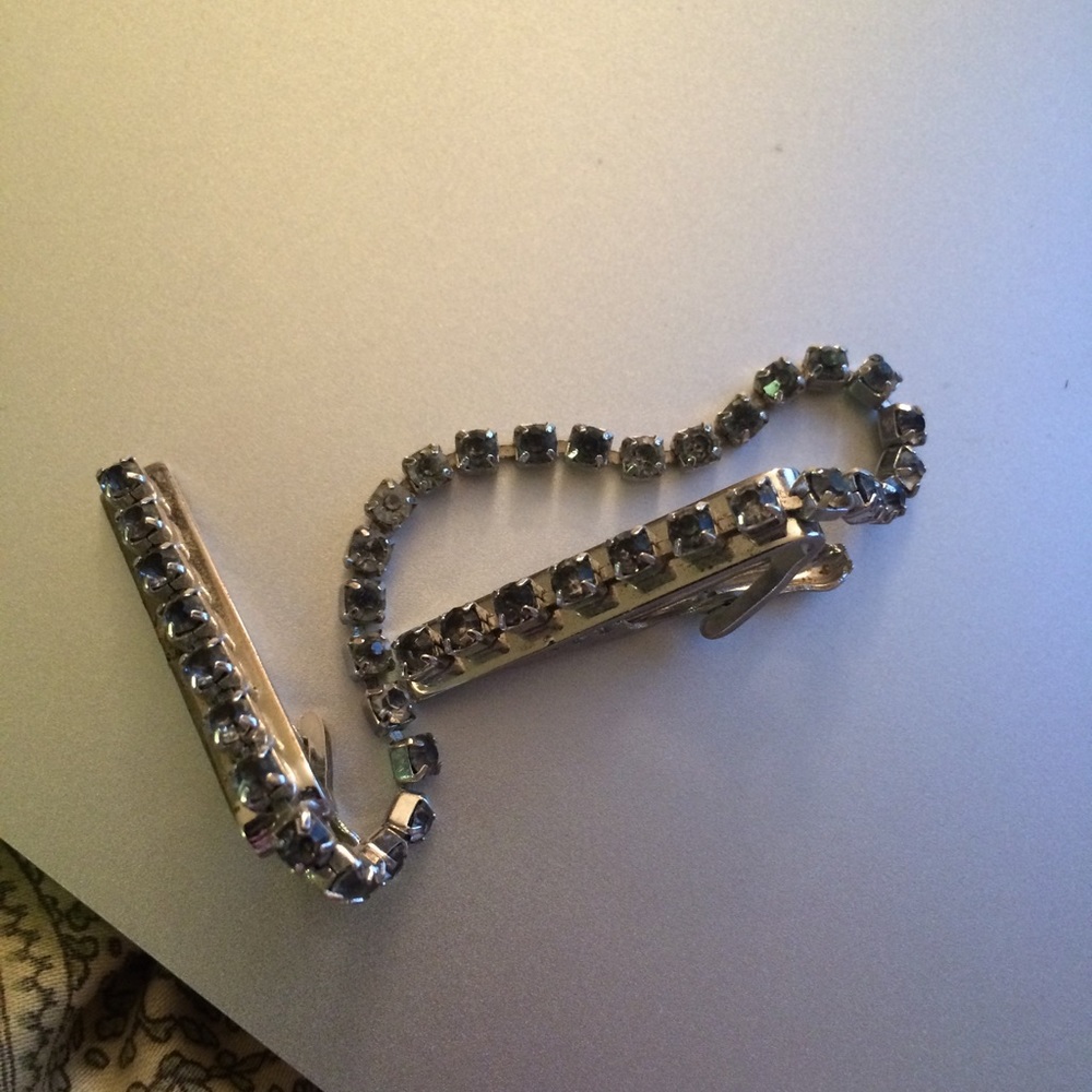 Vintage costume jewelry rhinestone sweater clip