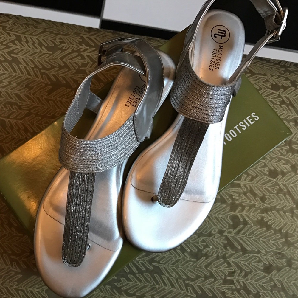 Beautiful dress patent leather silver sandal