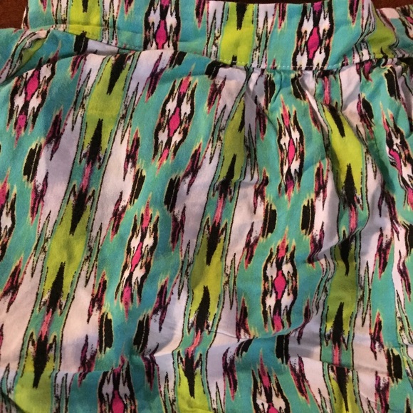 Shorts - Picture 2 of 3