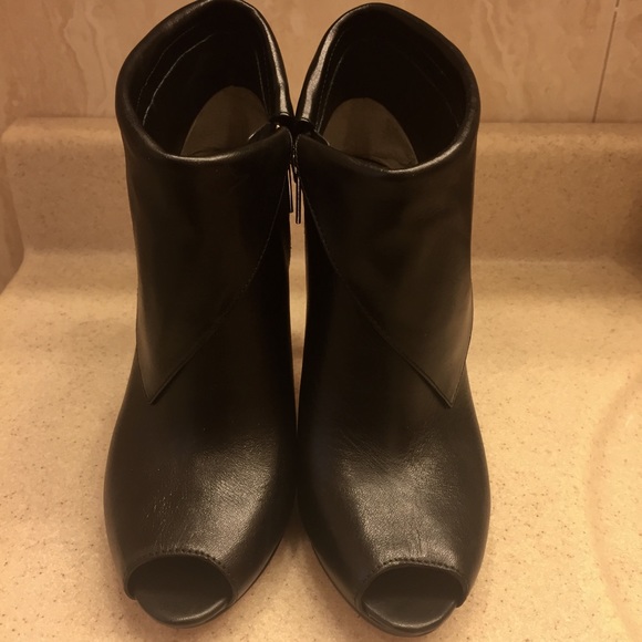 ❤🖤Michael Kors Ankle Boots🖤❤ - Picture 4 of 8