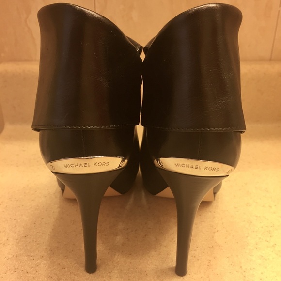 ❤🖤Michael Kors Ankle Boots🖤❤ - Picture 5 of 8