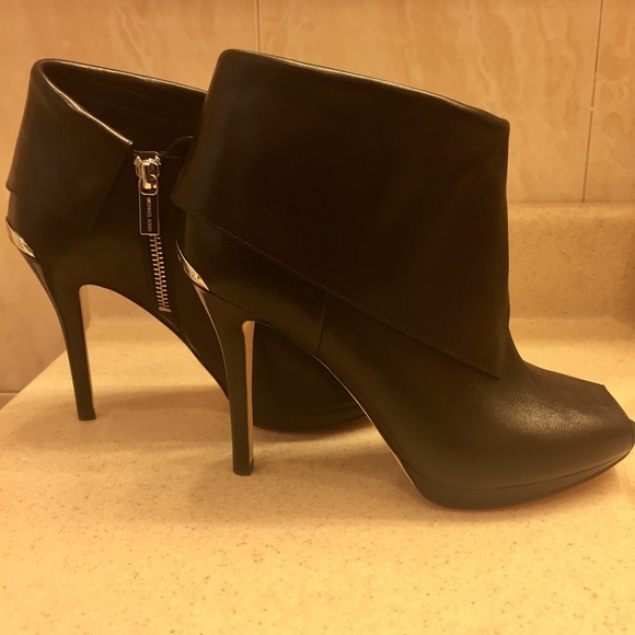 ❤🖤Michael Kors Ankle Boots🖤❤ - Picture 2 of 8