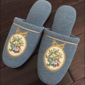 New retro style slipper