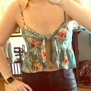 Foreve 21 tropical tie front crop top