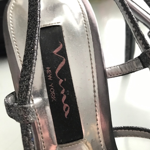 Silver heels - Picture 3 of 3