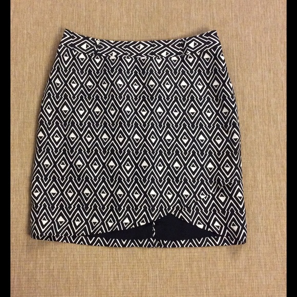 White House Black Market Dresses & Skirts - WHBM sz 6 100% Silk Skirt White House Black Market