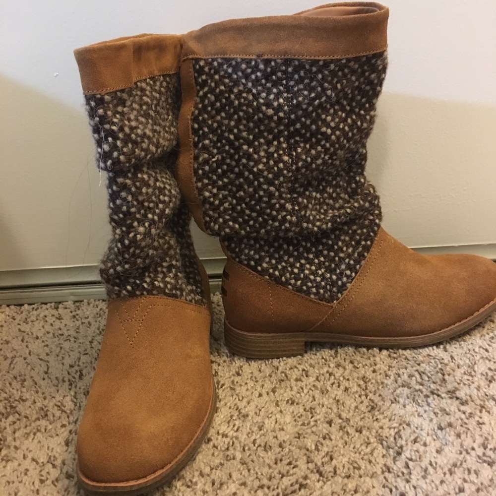 Toms suede boots