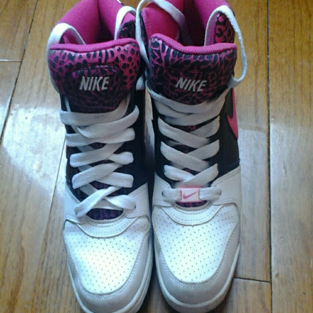 RARE NIKE PRESTIGE