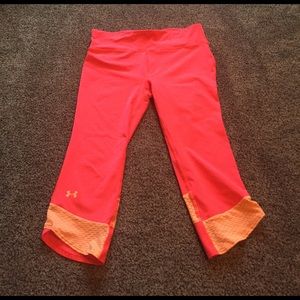 UNDER ARMOR heat gear crops