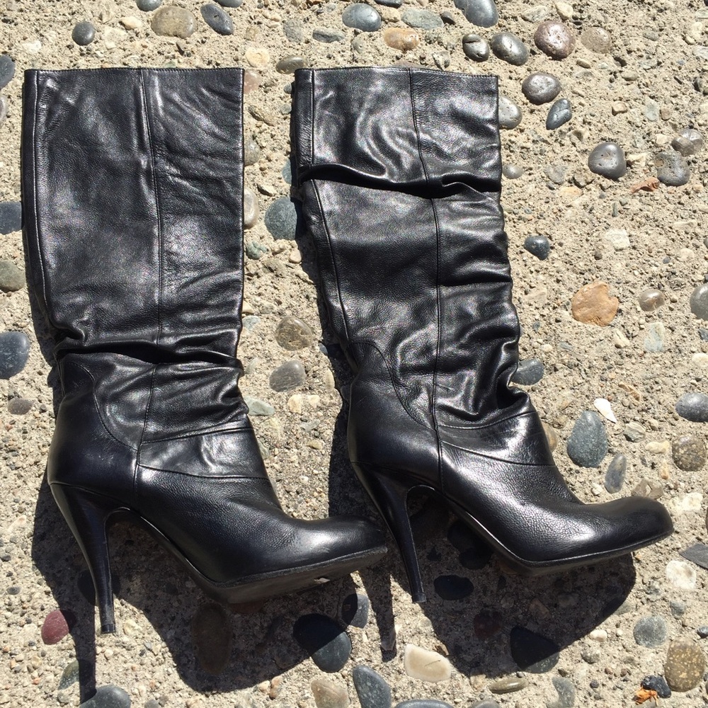Genuine leather black booths. Worn few times!