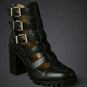 Cut Out Shoes with Gold Buckles | Black Heart