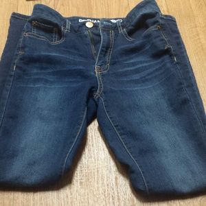High-waisted jeans
