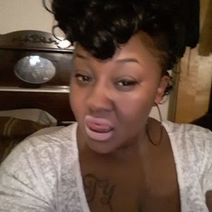 Meet your Posher, Monique