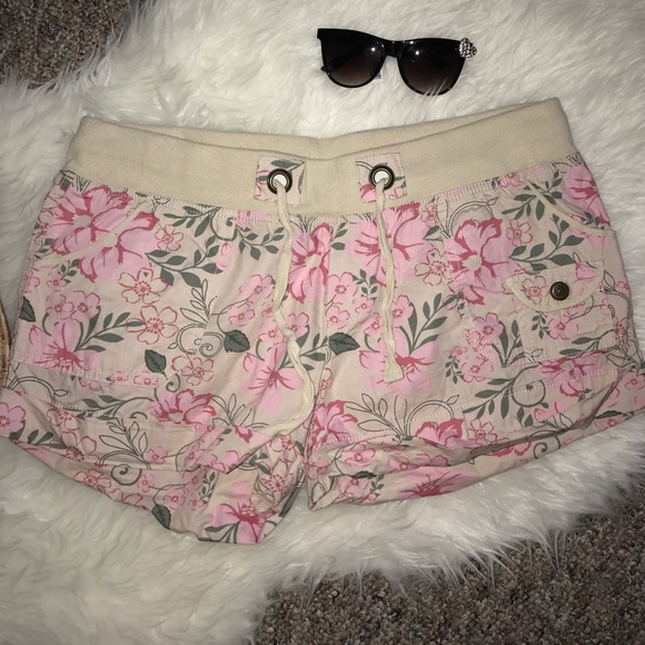 Shorts - Picture 3 of 4